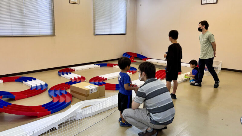 ミニ四駆が走る印刷会社